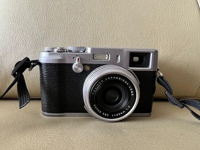 Fujifilm X100 フィルムカメラ Fujifilm X100 12.3MP APS-C CMOS EXR 4x Optical Zoom Digital Camera