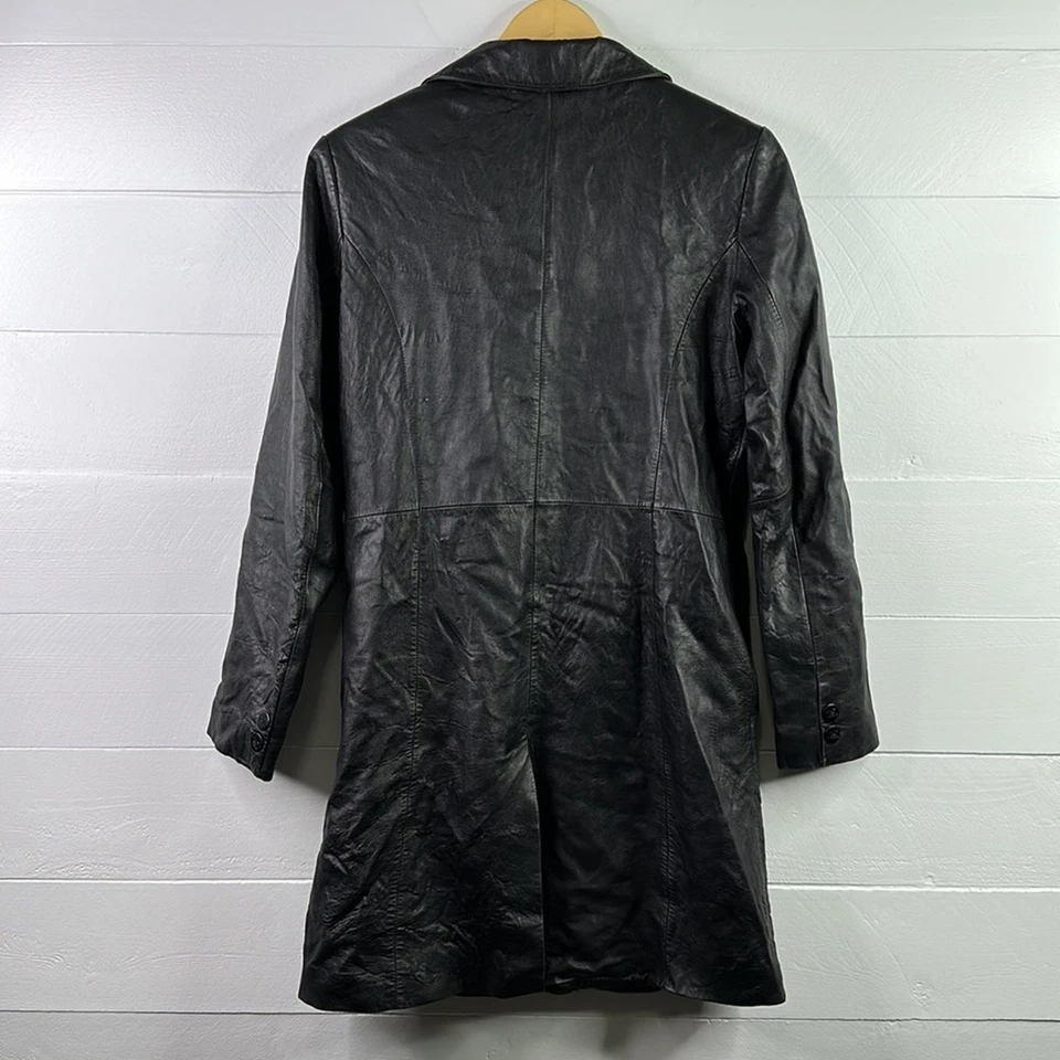 Chaqueta Blazer Larga JULIET MICHELLE BY ADLER Cuero Negro Abotonada Talla Pequeña Foto 2 de 4