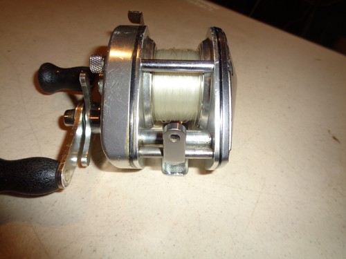 Vintage Shimano BANTAM 300 Vintage Baitcasting Fishing Reel, RH. - Japan - Picture 4 of 10