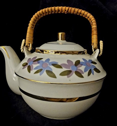 Vintage Saku Nasco Floral Teapot - Picture 2 of 7