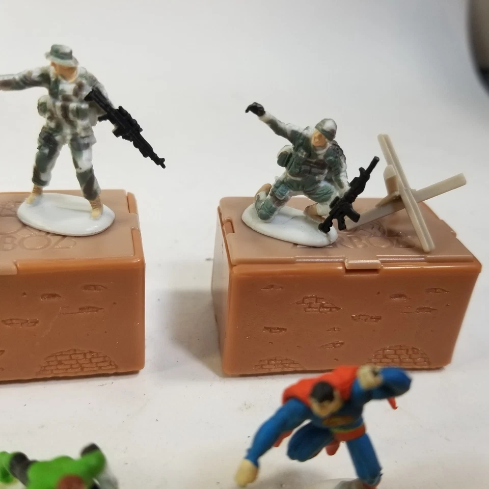 Mini figuras de acción Superman Green Lantern & Soldiers Zerboz Heroics con bolas + Foto 3 de 4