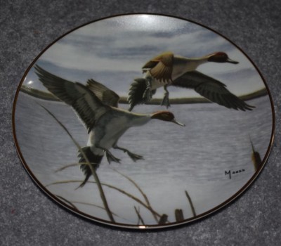MIGRANTS FROM DUCKS TAKING FLIGHT COLLECTION COLLECTOR PLATE 