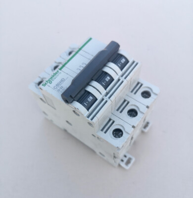 SCHNEIDER C60HD SCHALTER UNTERBRECHER 3 POLIG D32 415V LAGER #S2179