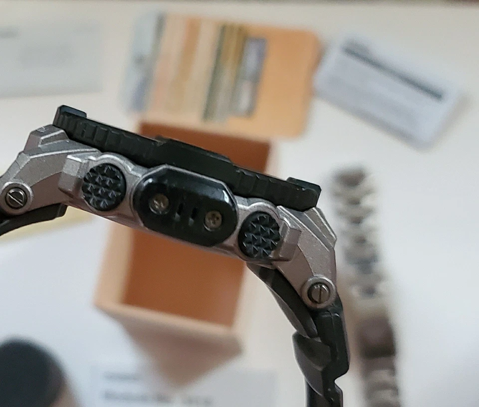 Casio PROTREX  3414  SOLAR  WRIST  WATCH WITH A RUBBER AND A STEEL BAND CATOLOG - Image 3 of 4