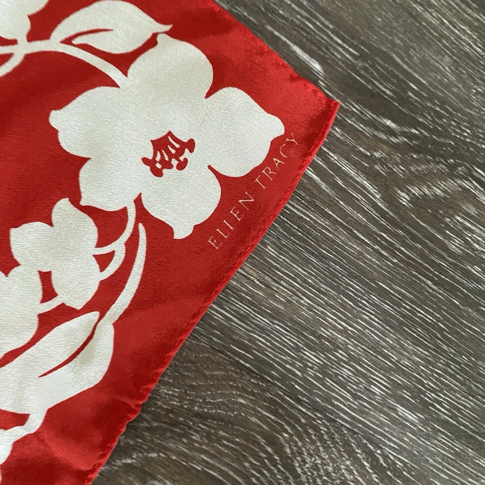 Ellen Tracy Bufanda de Seda Cuello Rojo Floral Corbata Cuadrada Jardín Oriental 20" Foto 4 de 4