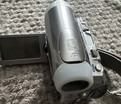 Sony Handycam DCR-HC90 NTSC MiniDV Camcorder 10x Optical Zoom LCD Screen