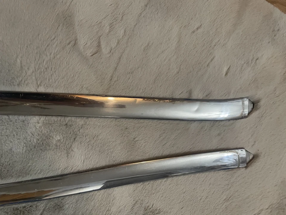 Ford Fairlane 500 1957 sedán de 4 puertas Town Victoria techo moldura lateral R y L Foto 2 de 4