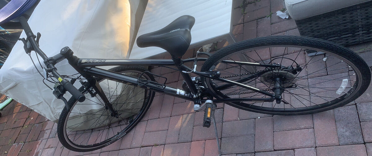 Giant Escape 3 City and Hybrid Bike 7 Speed Frame 21” Wheel Giant Escape 3 City and Hybrid Bike 7 Speed Frame 21” Wheel