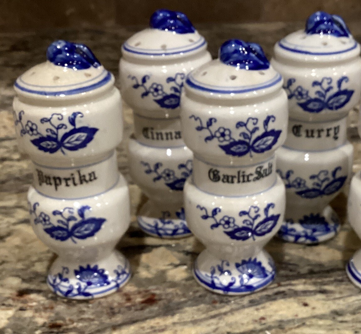 7 PC BLUE ONION JAPAN CONDIMENT SHAKERS CURRY PAPRIKA CINNAMON GINGER 4 1/4”T