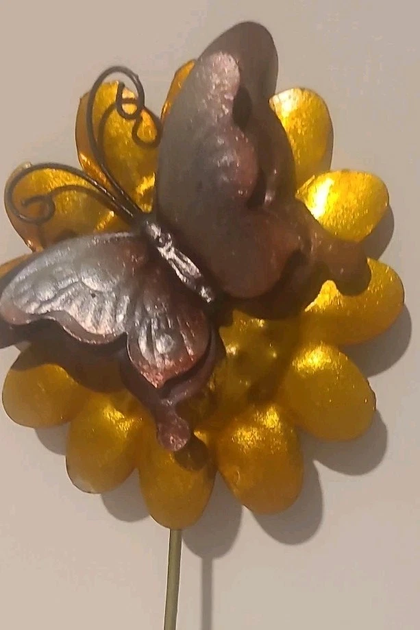 26''H Metal Yard Stake Garden Lawn Art Ornament Decoration Butterfly on flower - Image 2 of 4