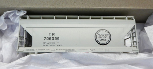 Accurail HO #2218 Texas Pacific/Missouri Pacific Line (tolva Cov'd ACF de 2 bahías) | Zustand: New