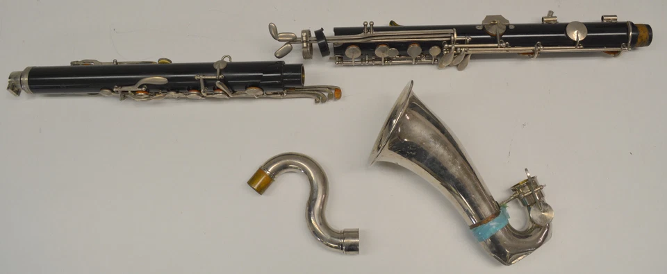 VITO 7166 BASS CLARINET, USA MODEL, BROKEN - PARTS OR PROJECTS  - Image 2 of 4
