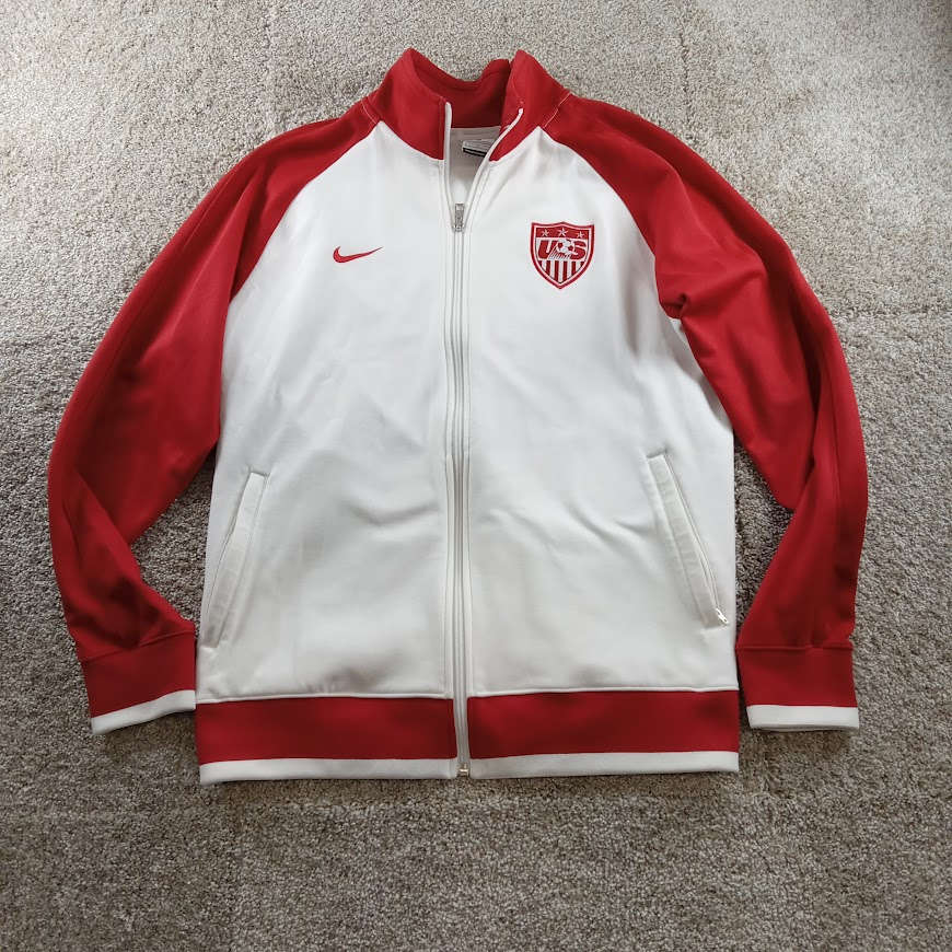 SACAI X NIKE Giacca calcio USA uomo grande bianca rossa Nike full zip foderata in pile riscaldamento pista