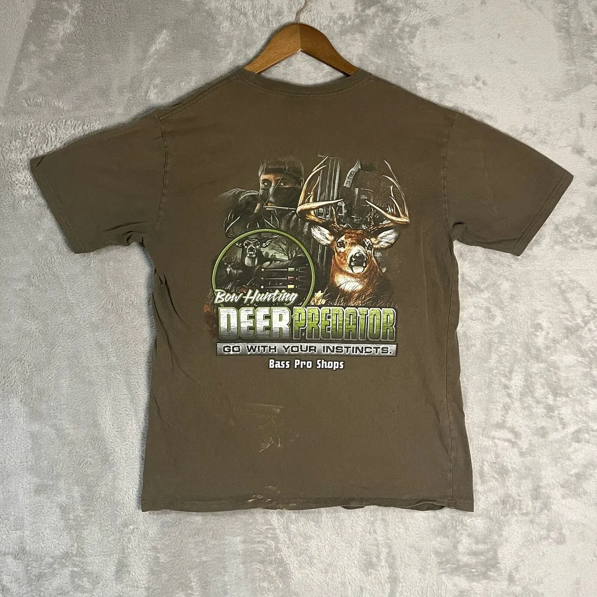 Vintage Bass Pro Shop Bow Hunting T-Shirt Mens Size Large Deer Predator Y2K