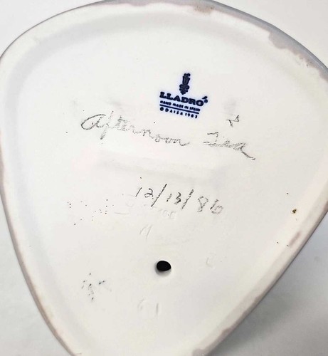 Lladro "Afternoon Tea" Porcelain Figurine 1428 14.25" Tall - Picture 11 of 11