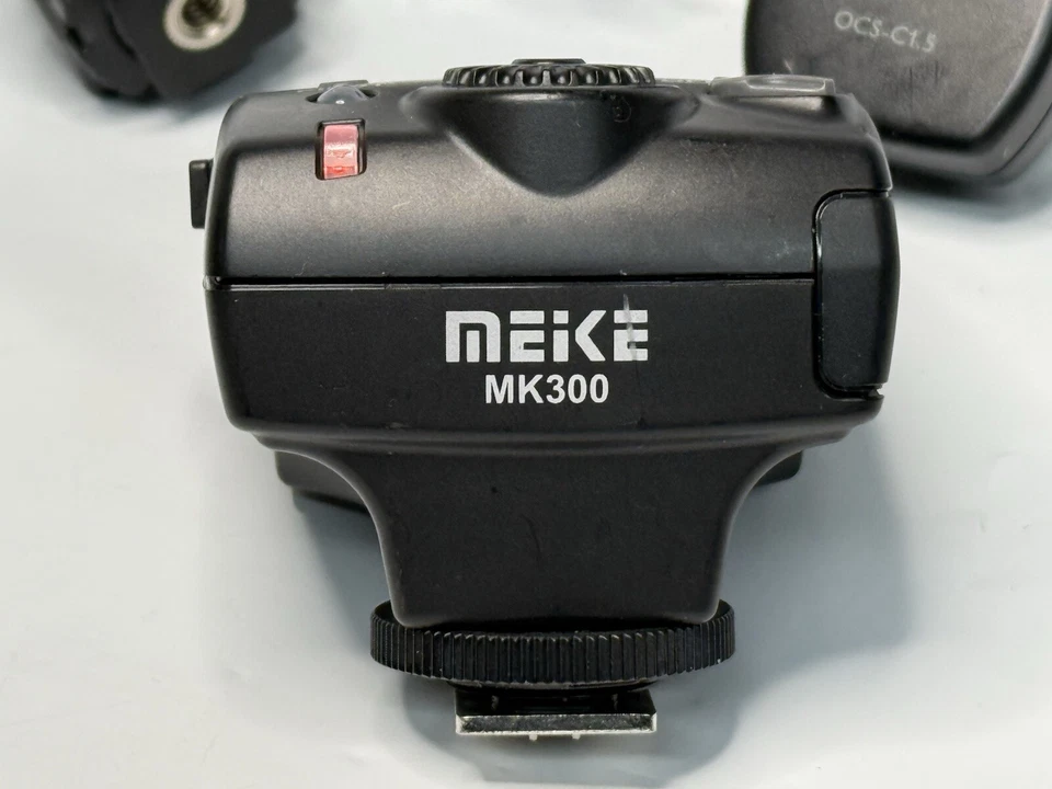 Meike MK-300 Flash (For Canon) With Vello E-TTL Cord - Tested & Working - Image 3 of 4