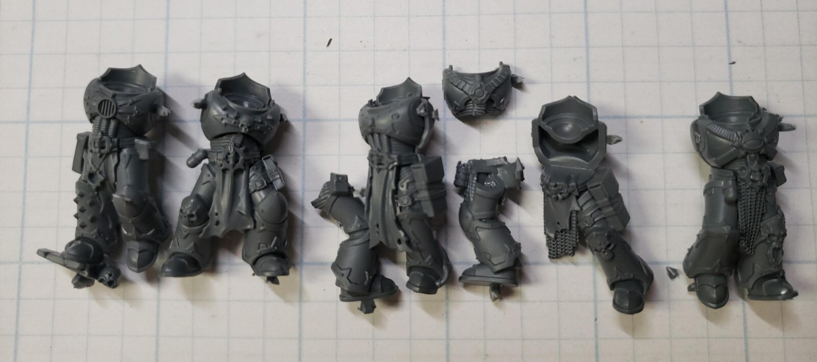 Warhammer 40k Chaos Space Marine Bits Champion Chain Sword Bolt Pistol X5 Sets E - Foto 7