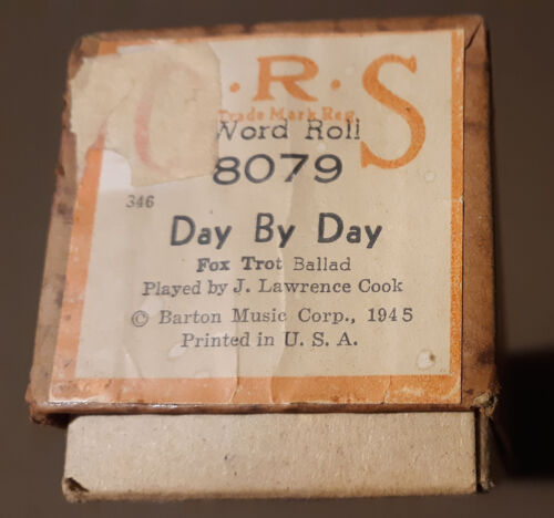 #8079 Day By Day Fox Trot Lawrence Cook QRS 88 Note Player Piano Word Roll 1945 - Afbeelding 1 van 4