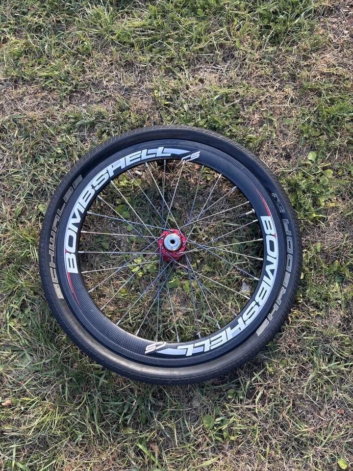 2x Bombshell CS Carbon Pro Rim - 20" With Red Chris king hubs - Image 4 of 4