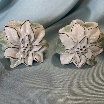 Vintage Christmas Winter Flower White Poinsettia Salt & Pepper Shaker Set
