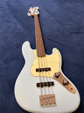 Fender Vintera III Early '60s Jazz Bass