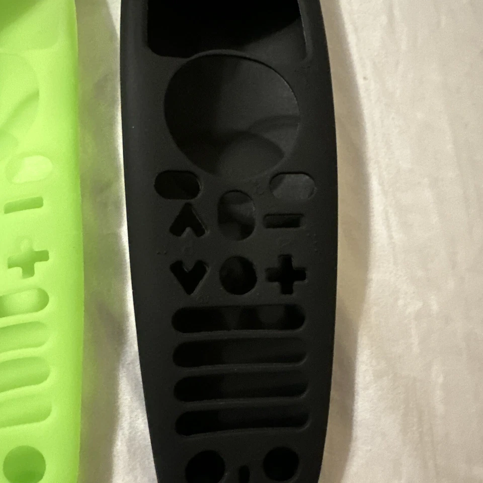 Pack de 2 mandos a distancia inteligentes LG de silicona negro y verde Foto 3 de 4