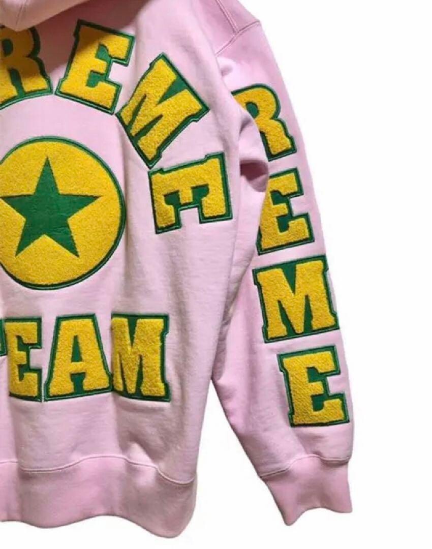 【希少/送料・関税無料/SS22】Supreme Team Chenille Hooded Supreme Team Chenille Hooded Sweatshirt 22SS Light Pink Size