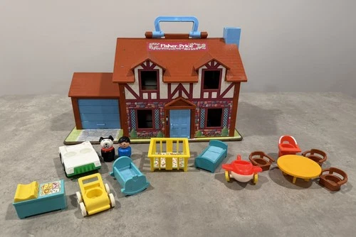 Vintage 1980 Fisher-Price Little People Family Tudor House #952 w/ accessories