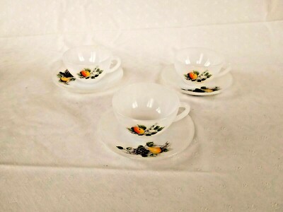 Lot 2 Tasses + Sous-tasses Arcopal Années 70 – Décor Fruits – Opaline – Très Bon état