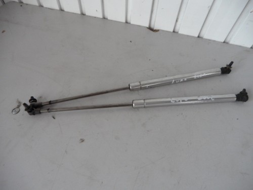 VW  Lupo 2002  Stoßdämpfer Hecklappe rechts und links