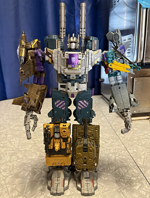 Hasbro Transformers Combiner Wars Bruticus with upgrades