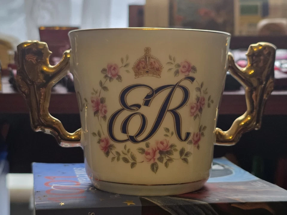 Royal Albert Loving Cup For Queen Mothers 100th Year Gold Lion Handles - Image 3 of 4