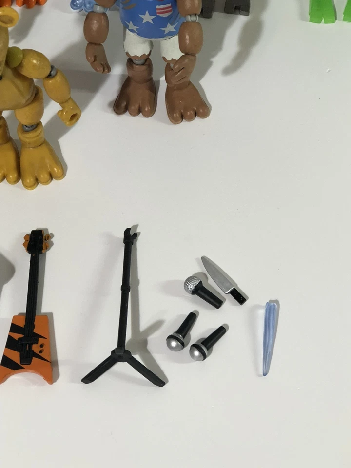 Funko Five Nights at Freddy’s FNAF 5” Figuras de Acción Lote de 16 Algunos Accesorios Foto 2 de 4