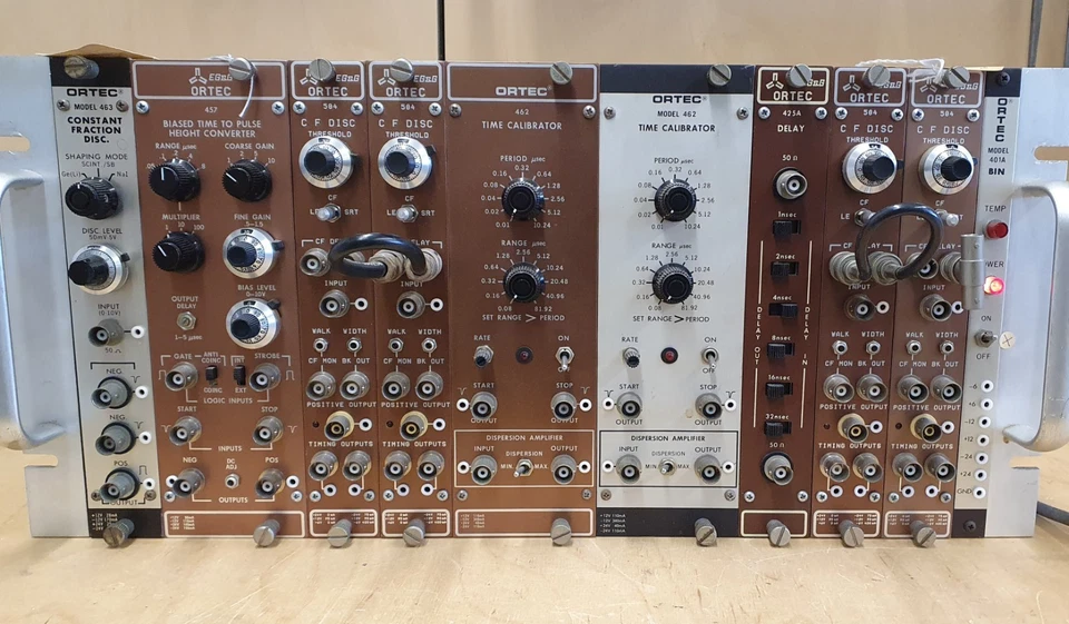 ORTEC Module 402A 401A 584 425A 462 457 463 time calibrator delay disc pulsed - Bild 3 von 4