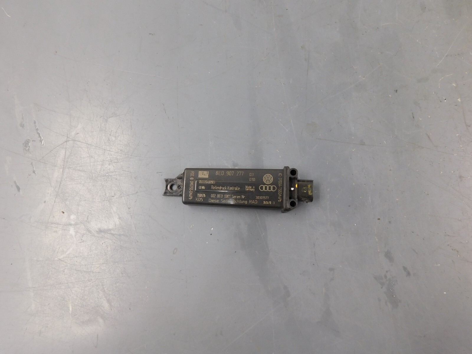 2011 Lamborghini Gallardo LP570-4 Superleggera TPMS Antenna Module #0350 Z3