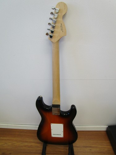 Left Handed Fender Squier Affinity Strat 2015 Sunburst w/Bag - Picture 2 of 11