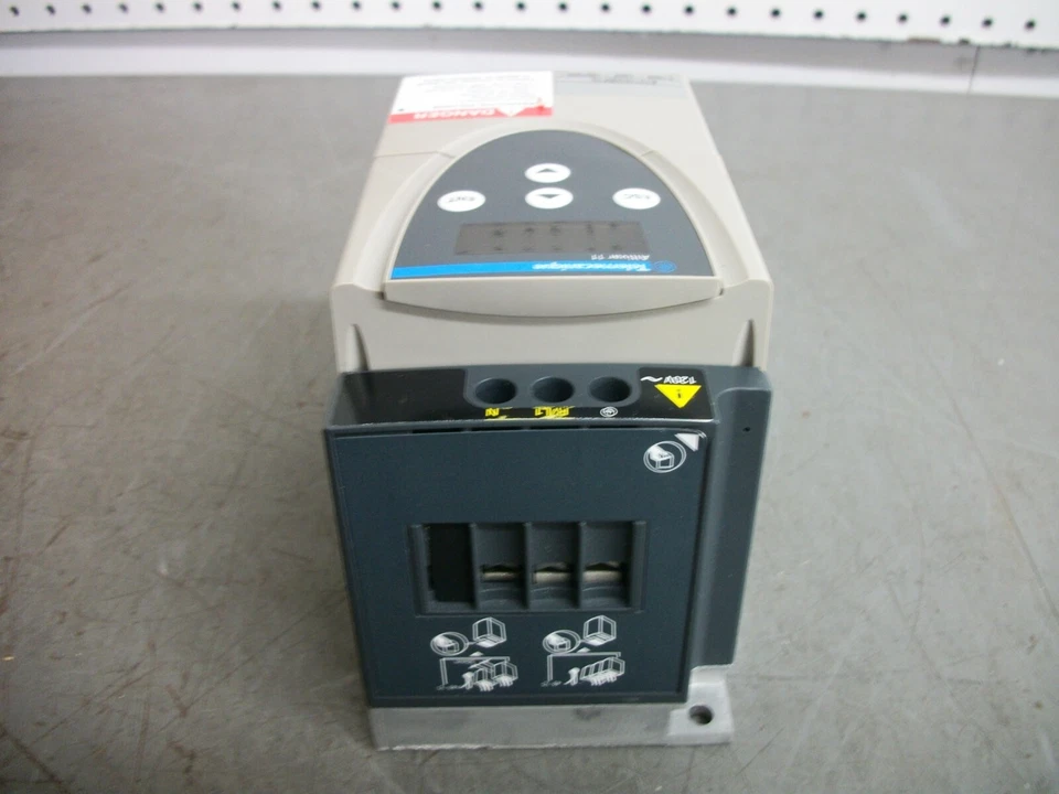 TELEMECANIQUE ALTIVAR 11 1/4HP UNIDADE INVERSORA ATV11HU05F1U 230VOLT 3PH 1.6AMP - Imagem 4 de 4