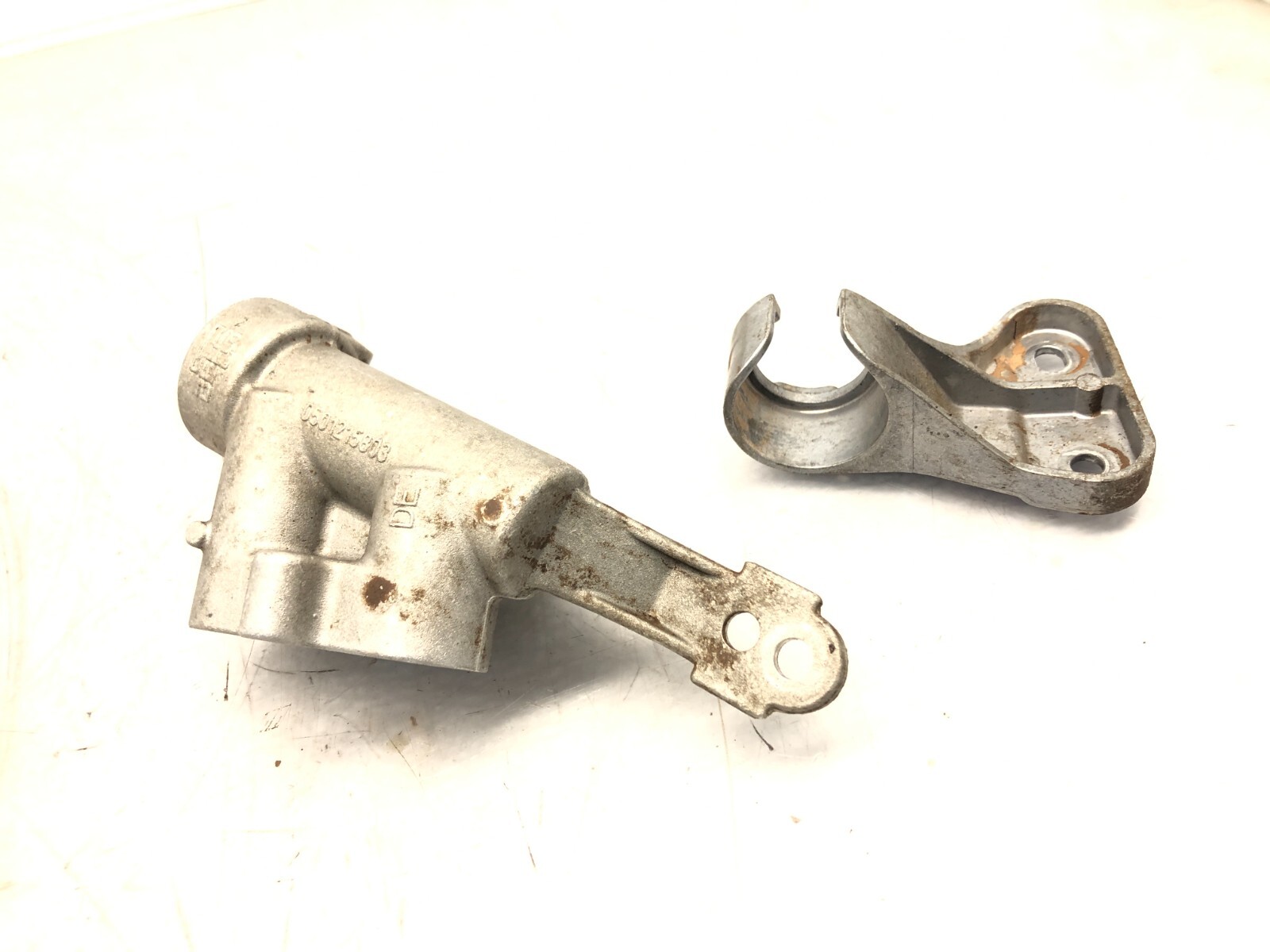 2014-2018 BENTLEY FLYING SPUR AWD TRANSMISSION THERMOSTAT & SHIFT CABLE BRACKET
