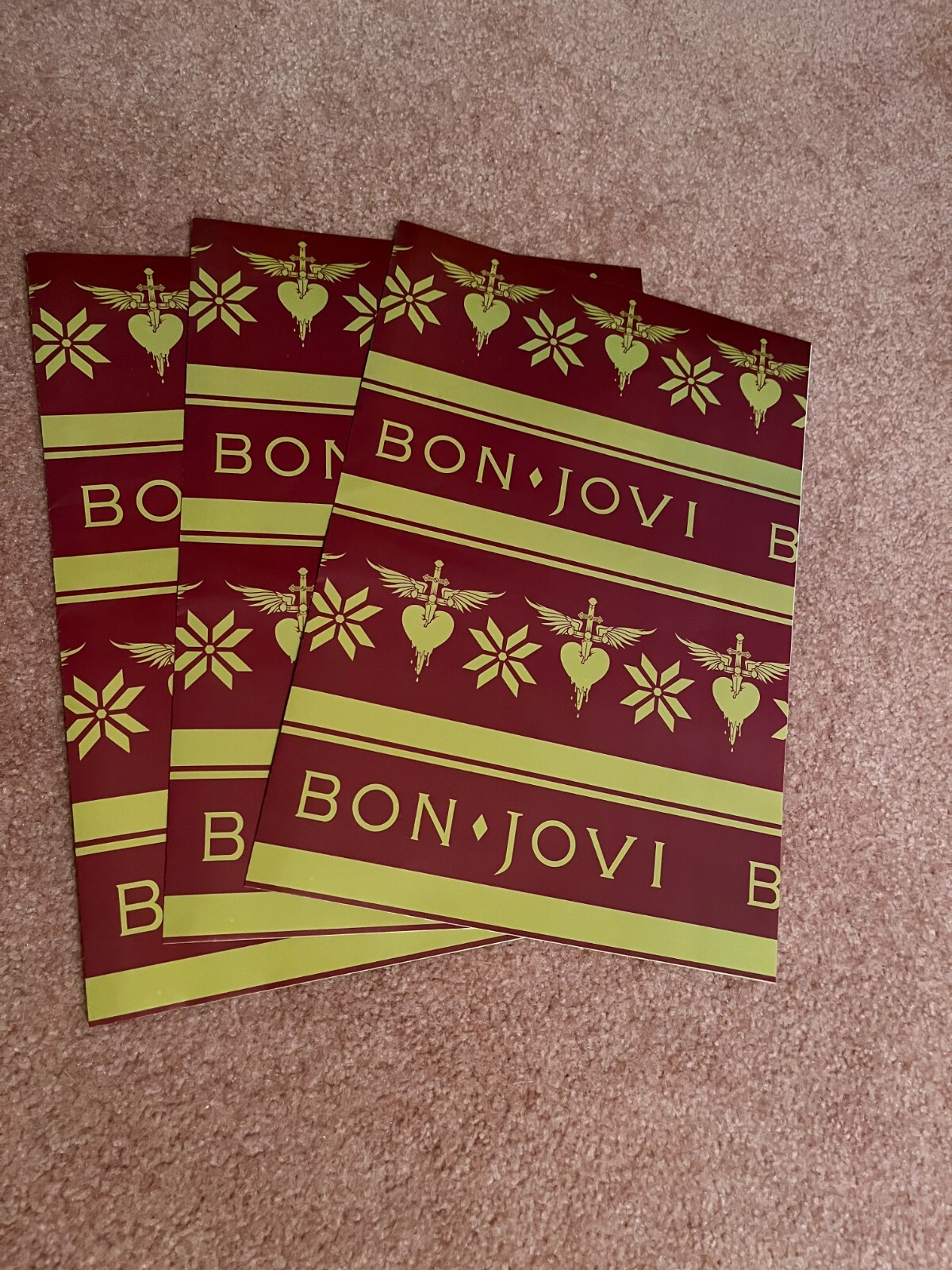 BON JOVI Wrapping Paper Red - 27-3/4