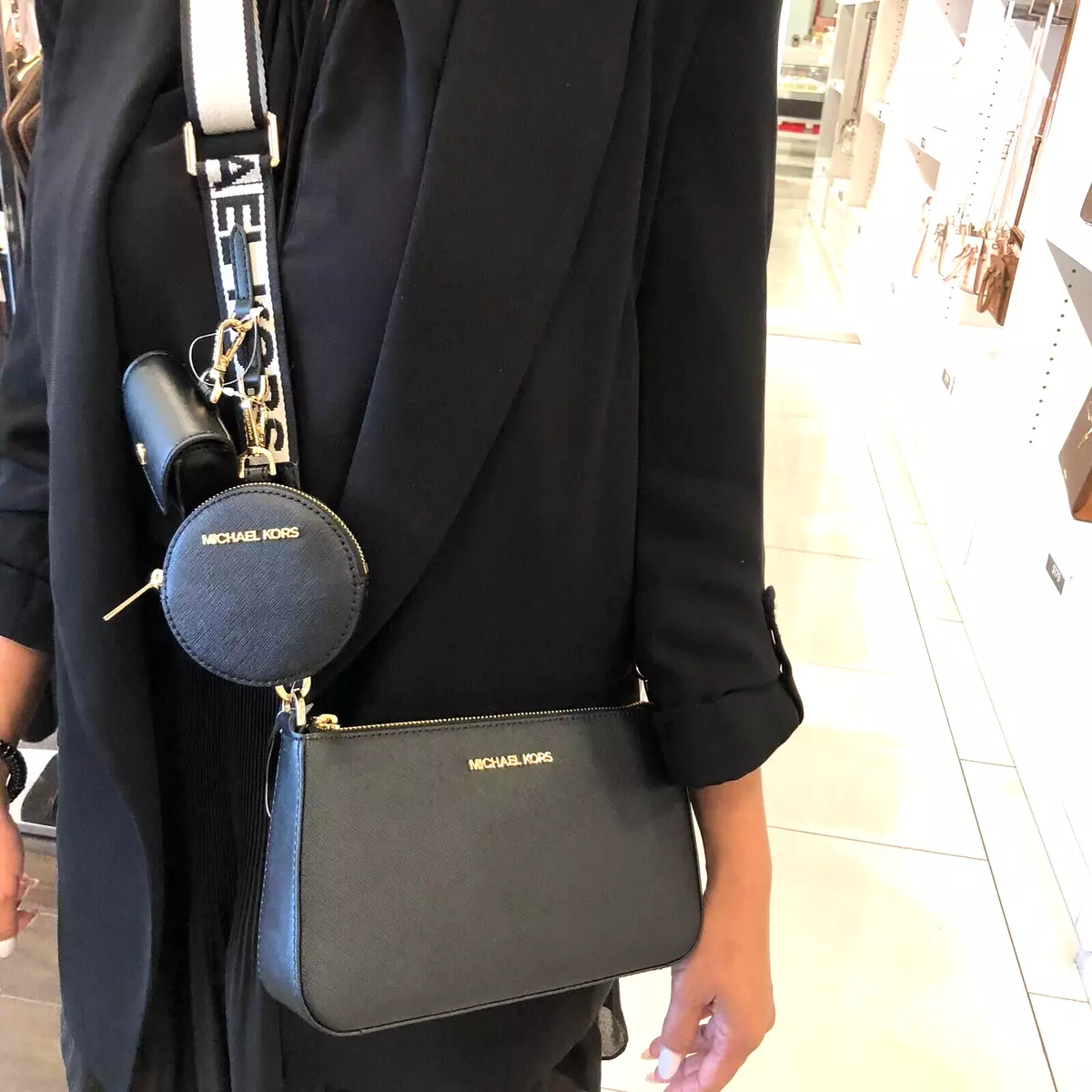 MICHAEL KORS Jet Set Crossbody Review - What Fits Inside - What's