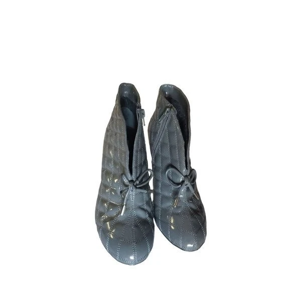 Hot In Hollywood 绗缝短靴 8 码同性恋专利高跟鞋  — 第 2/4 张图片