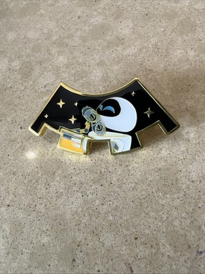 Wall E & Eve Hug Pin Disney Loungefly Pixar Puzzle Pin Wall-E in Space Embrace