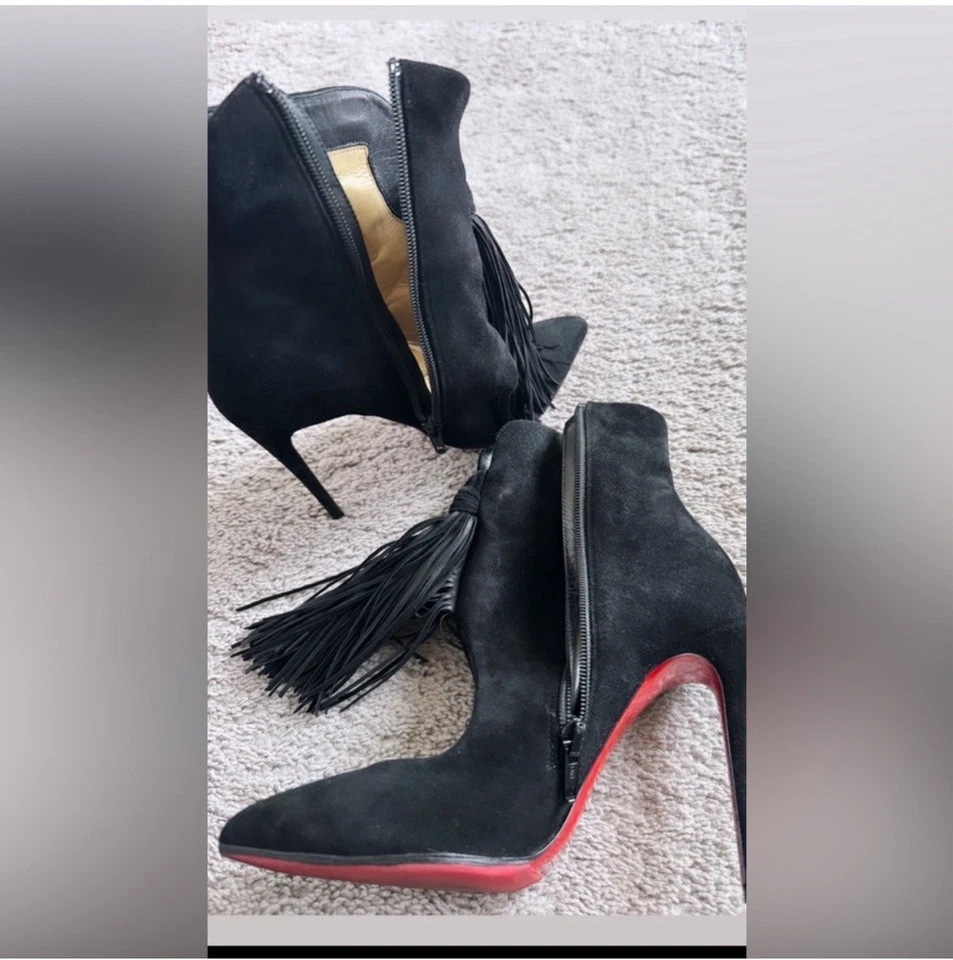 Bota de tornozelo Christian Louboutin Lipbooty feminina camurça tamanho 35 euro ou 5 EUA - Imagem 2 de 4