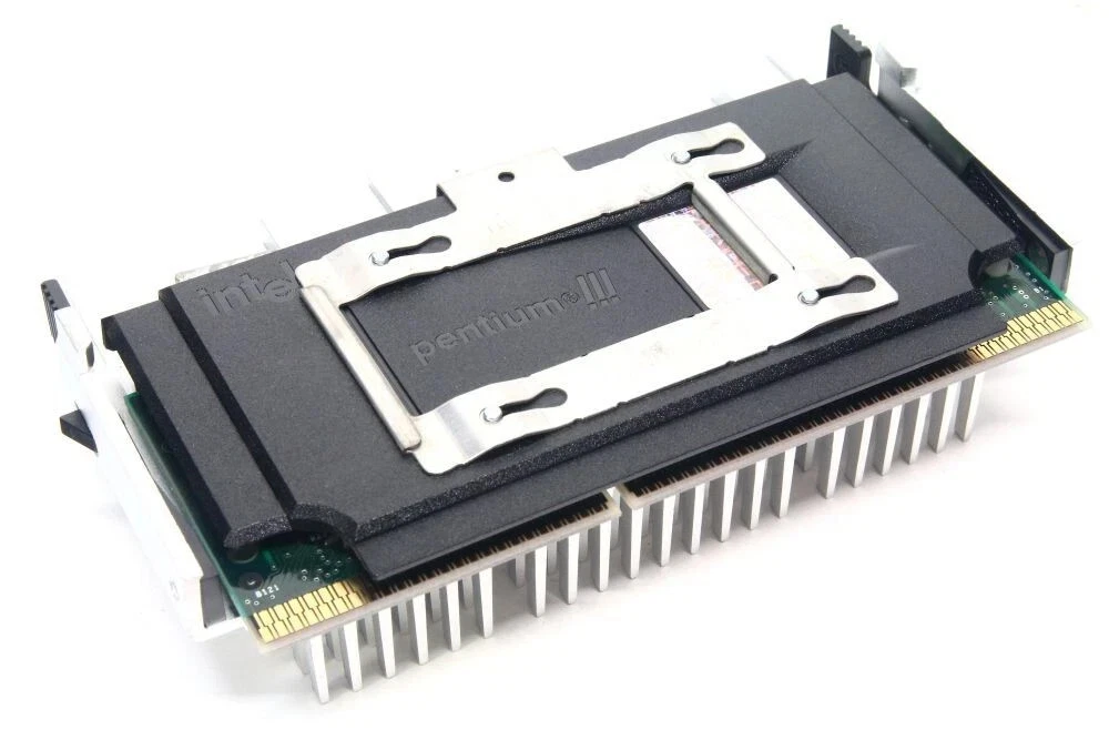 Processeur Intel Pentium III 800EB SL3XQ Slot 1 - CPU Vintage Rénové Pour Collection Ou Rétro