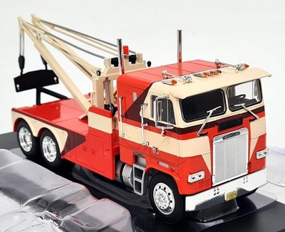 Greenlight 1/43 Freightliner FLA 9664 Tow Truck Orange 1984 Diecast Model Truck