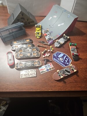 Lot of 13 3 Stckers Tech Deck Ultimate Half-Pipe Ramps  Ramps 11 Boards +Parts