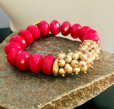 ROBIN STEELE Inc Jade & Freshwater Pearl BRACELET Stretch Faceted Gold T ~ Logo