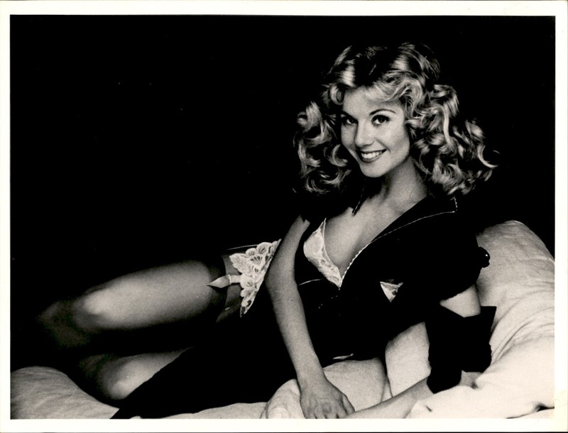 LMPE40 2nd Gen Restrike Photo GLYNIS BARBER SULTRY SEDUCTIVE CHEESECAKE PIN-UP