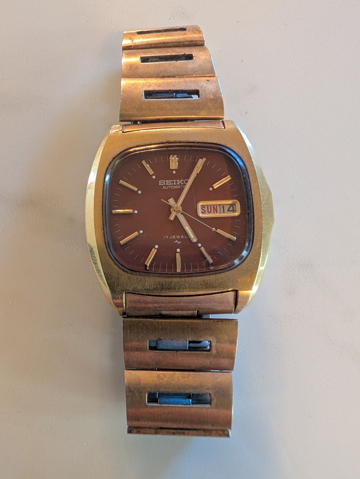 Seiko Automatic Men's 17 Jewel Day/Date TV Dial Red Dial Running