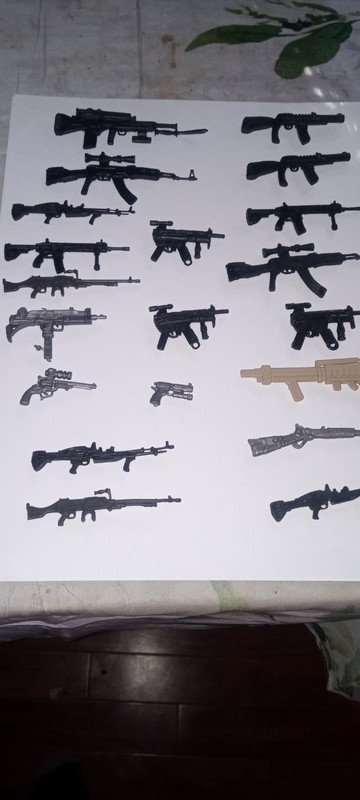 Lot Of Plastic Machineguns And Rifles For Soldiers, Commandos and Mobsters!..